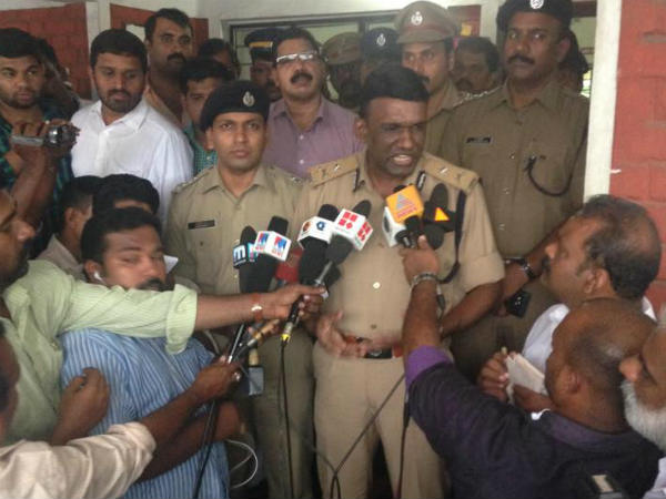 കുളിപ്പിച്ച് കിടത്തണം കുളിപ്പിച്ച് കിടത്തണം