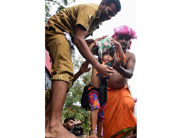 ഭക്തരെ ബുദ്ധിമുട്ടിക്കാൻ