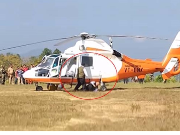 ഹെലിക്കോപ്റ്ററില്‍ നിന്ന്