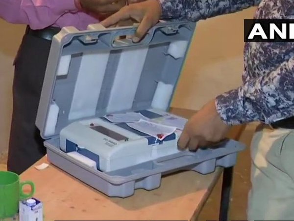 വോട്ടിംഗ് മെഷിനിൽ ക്രമക്കേട്