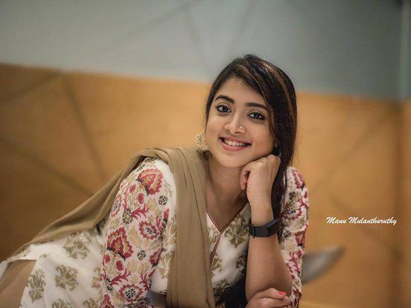 പെണ്ണിനും അങ്ങനെയാകാം പെണ്ണിനും അങ്ങനെയാകാം