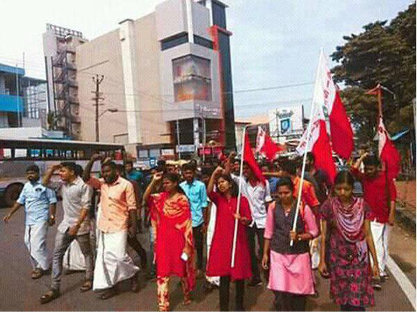 കോളേജിലേക്ക് മാര്‍ച്ച്