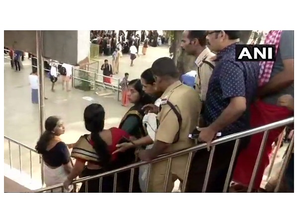 മുൻനിരയിൽ സ്ത്രീകളും