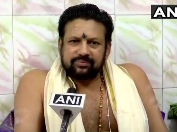 ആചാരം ലംഘിച്ച് ദേവസ്വം ബോർഡ് അംഗവും