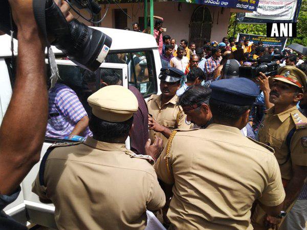  പോലീസ് വ്യൂഹം