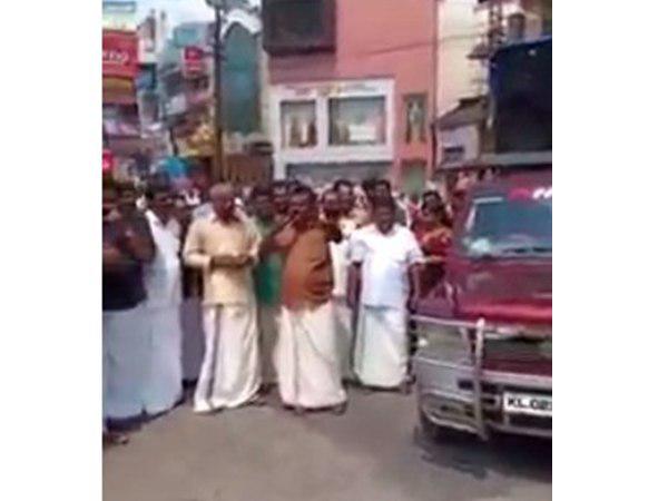 അടച്ചാക്ഷേപിച്ച് പ്രസംഗം