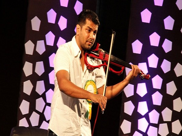 എല്ലാ പിന്തുണയുമായി എല്ലാ പിന്തുണയുമായി