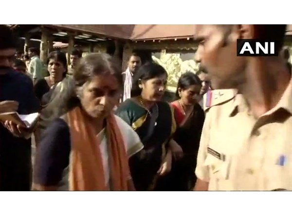 'അടിച്ചു കൊല്ലടാ അവളെ'