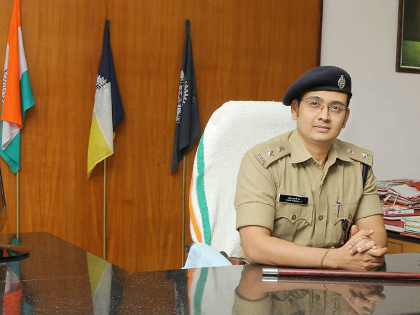 എടുത്ത് ഉടുത്ത് സൈബർ ലോകം