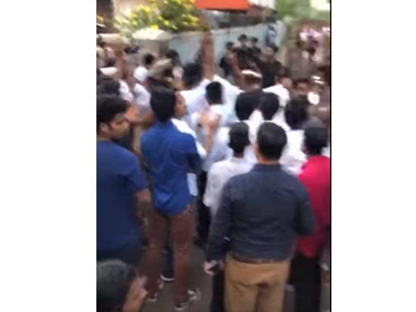 നടന്നെത്തി കല്യാണം