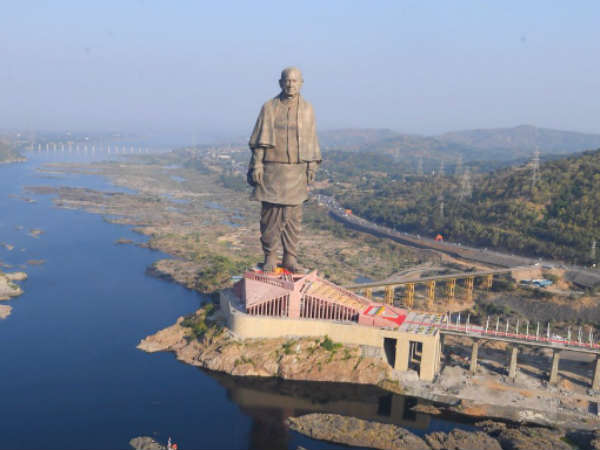 പ്രതിമയിൽ വിള്ളൽ