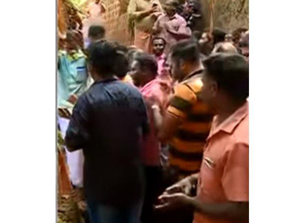 വഴി നീളെ പ്രതിഷേധം