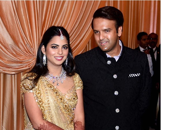 വിശാലമായ പാർക്കിംഗ് വിശാലമായ പാർക്കിംഗ്