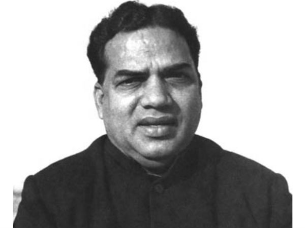 എകെജിയില്‍ നിന്ന് തുടക്കം