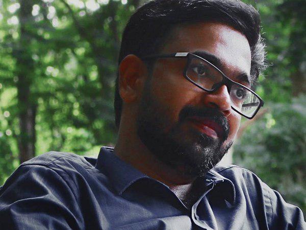 ആരോപണം കവിതാ മോഷണത്തില്‍ 