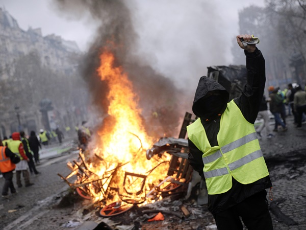 യെല്ലോ വെസ്റ്റ് പ്രതിഷേധം