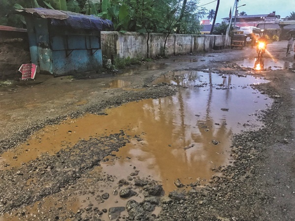  റോഡ് ഗതാഗത യോഗ്യമല്ലെന്ന് 