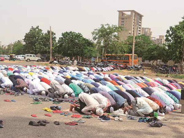 നിസ്‌കരിക്കുന്നതിന് എതിരല്ല