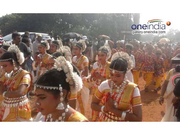 വേദികള്‍ സജ്ജമാകുന്നു