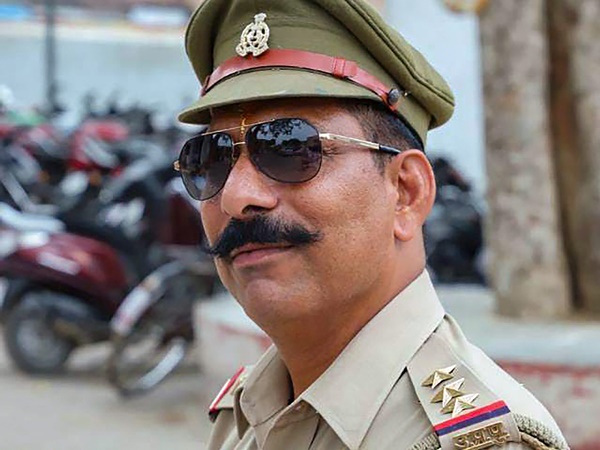 വെടിവച്ചത് ആര്?