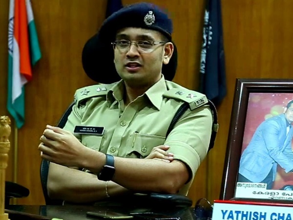 വാഹനങ്ങള് കടത്തിവിടുന്നില്ല വാഹനങ്ങള് കടത്തിവിടുന്നില്ല