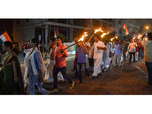 മാധ്യമങ്ങൾക്ക് നേരെ മാധ്യമങ്ങൾക്ക് നേരെ