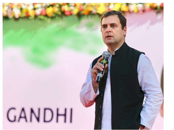 പാഴ്സി കുടുംബത്തിൽ ജനനം പാഴ്സി കുടുംബത്തിൽ ജനനം