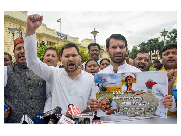 വിട്ടു നിന്നു