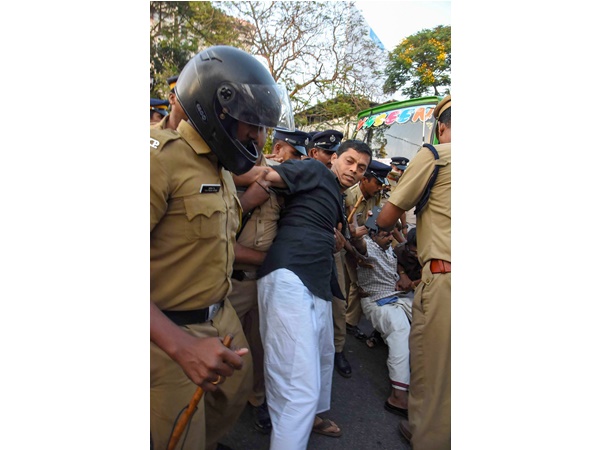  സമൂഹമാധ്യമങ്ങളിലെ ഇട‌പെടൽ