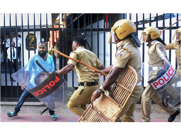 പ്രതിരോധിച്ച് ജനങ്ങൾ പ്രതിരോധിച്ച് ജനങ്ങൾ