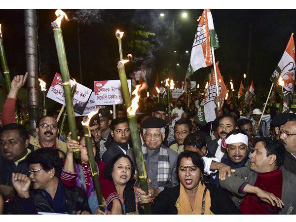  പൗരത്വ ബില്‍ കത്തുന്നു