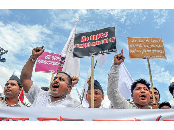  തെരുവിലിറങ്ങി