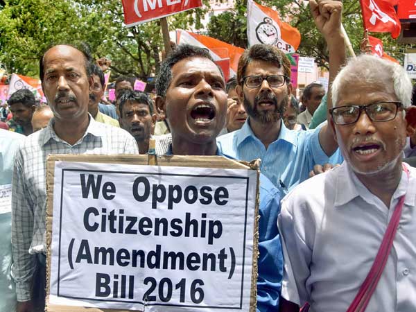 രാജിവെച്ച് മന്ത്രിമാര്‍