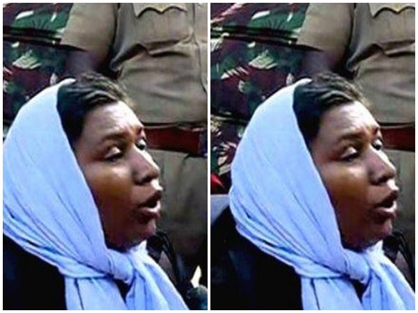  രണ്ട് സ്ത്രീകള്‍