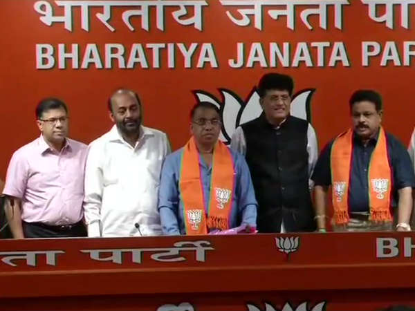 കൂറ് മാറി എംഎൽഎമാർ