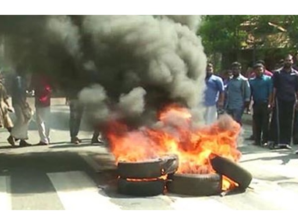 ഹര്‍ത്താലില്‍ അക്രമം