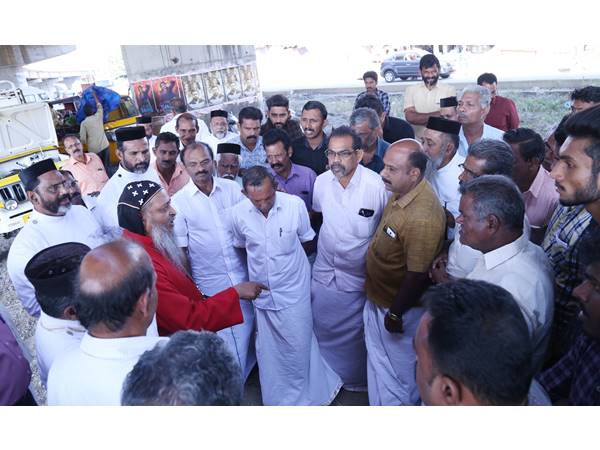 ഹൈക്കോടതി ഉത്തരവ് ലംഘിച്ചാല്‍ നിയമ നടപടി: കലക്ടര്‍