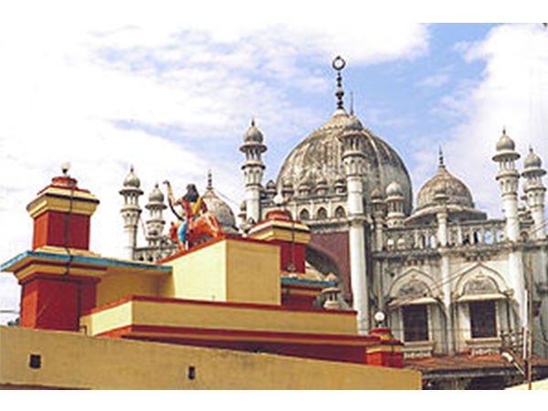 ആര്‍ക്കും പ്രവേശിക്കാം