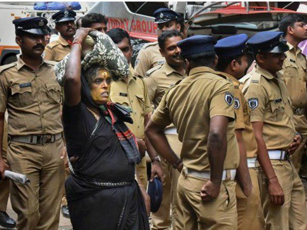 രണ്ട് പോലീസ് സംഘം