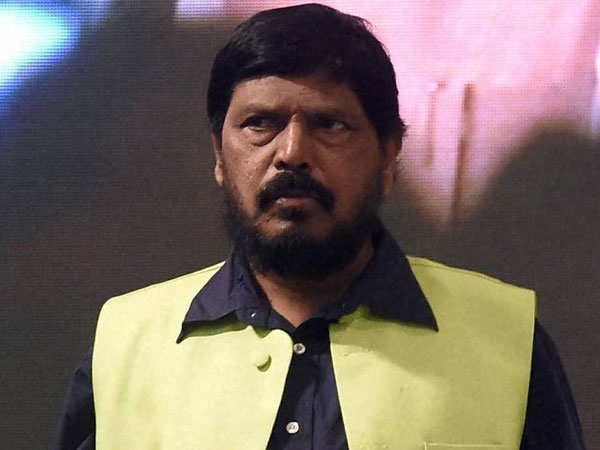 കൈവിടാത്തവര്‍ ആരൊക്കെ?