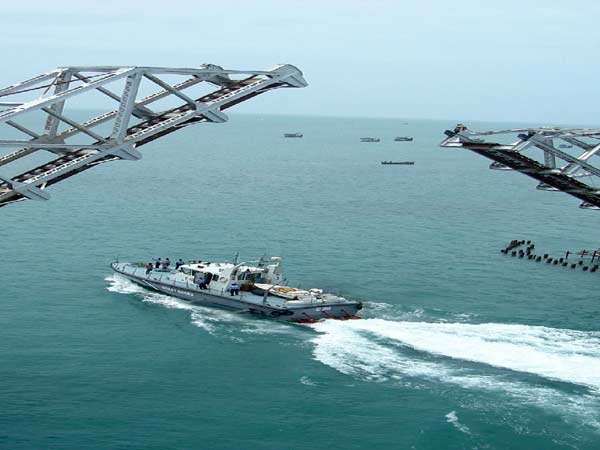 പത്ത് കപ്പലുകള്‍ 