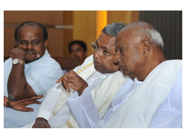 അക്രമം അഴിച്ച് വിട്ട് അണികൾ