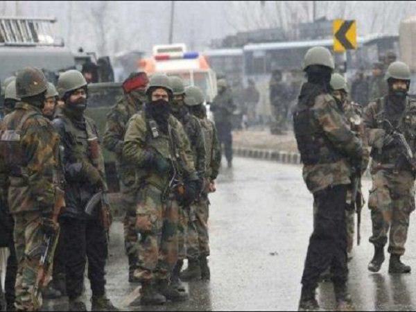 ആഴ്‍ക്കൂട്ട ആക്രമണം