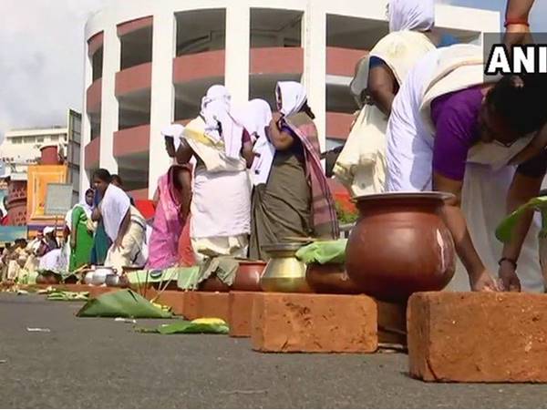 ഭക്തരുടെ തിരക്ക്!!