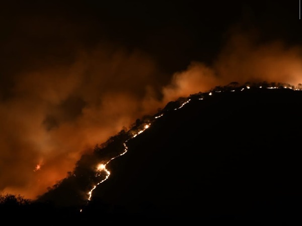 ഗതാഗതം തടസ്സപ്പെട്ടു. 