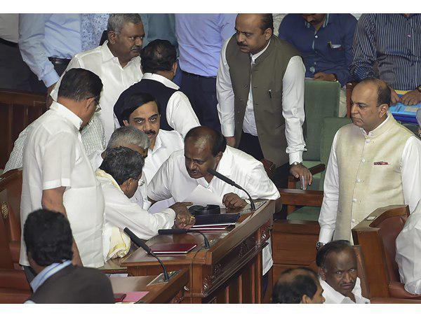  9 പേര്‍ ഒളിവില്‍ 