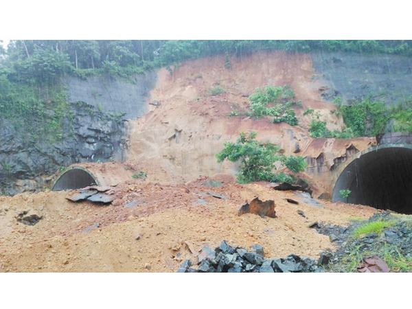  പ്രളയം കാരണമെന്ന് 