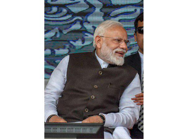  കറുപ്പ് വസ്ത്രം അണിഞ്ഞ്