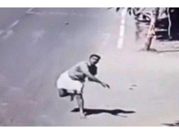  ഒളിവില്‍ 