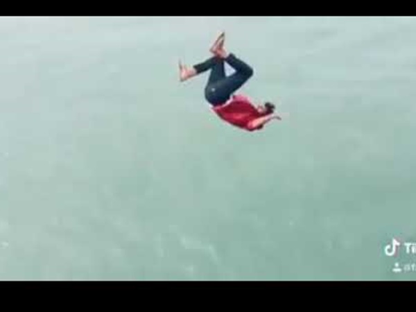 പുഴയിലേക്ക്